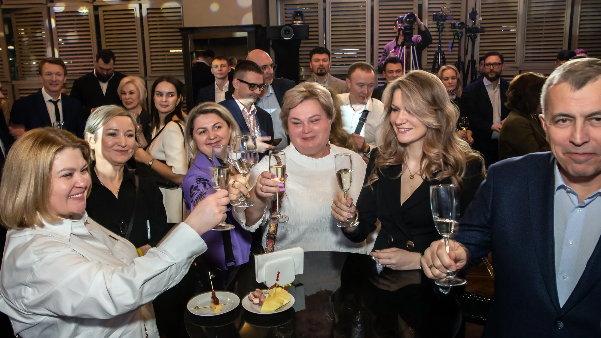 Праздничная атмосфера и гости